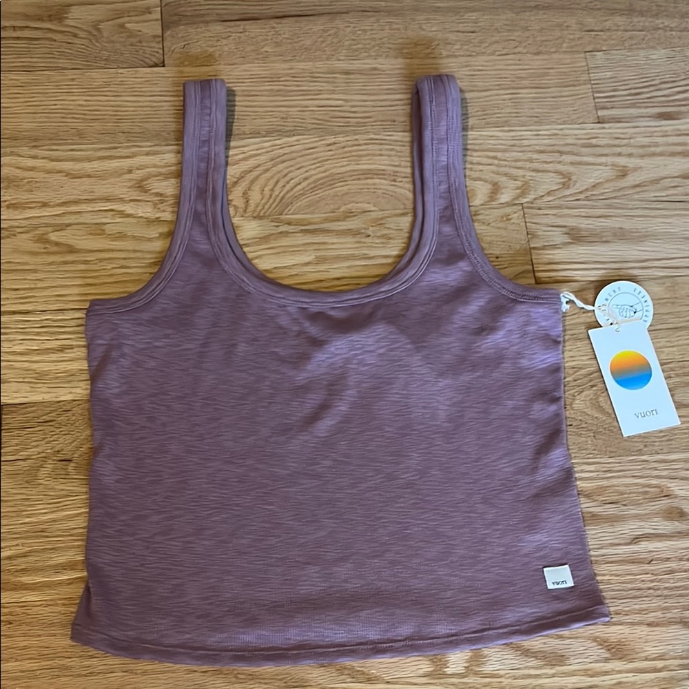 Vuori Sunrise Crop Tank Orchid color